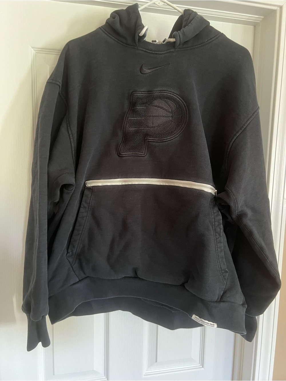 Nike Black Indiana Pacers Hoodie with Embroidered 'P' and White Zip Detail. XXL.
